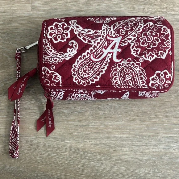 Alabama Vera Bradley Crimson Paisley Wristlet - Picture 1 of 3